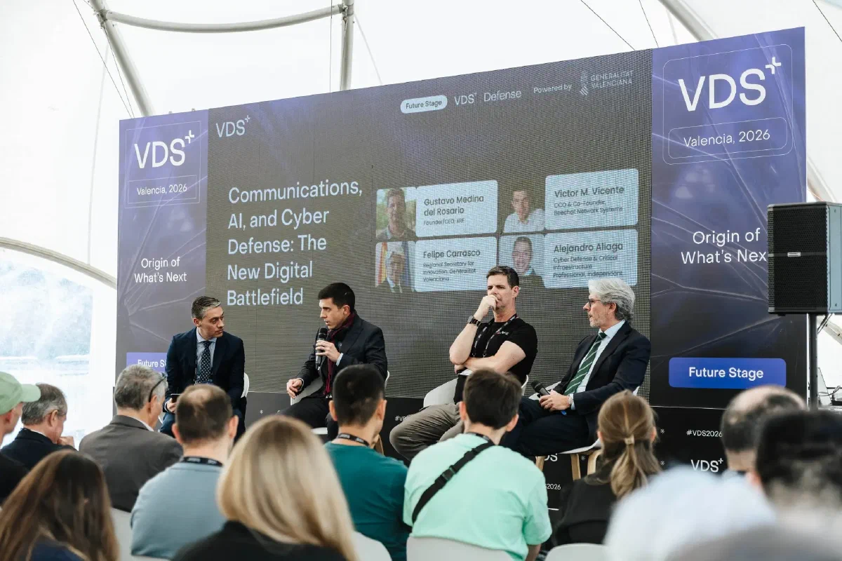 Mesa redonda Communications, AI, and Cyber Defense en el Future Stage de VDS+ Valencia 2026